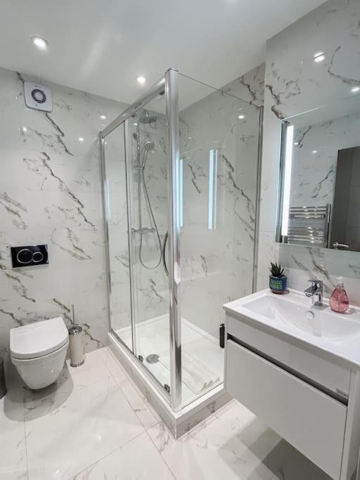 Modern One Bedroom Flat In The Heart Of Londra