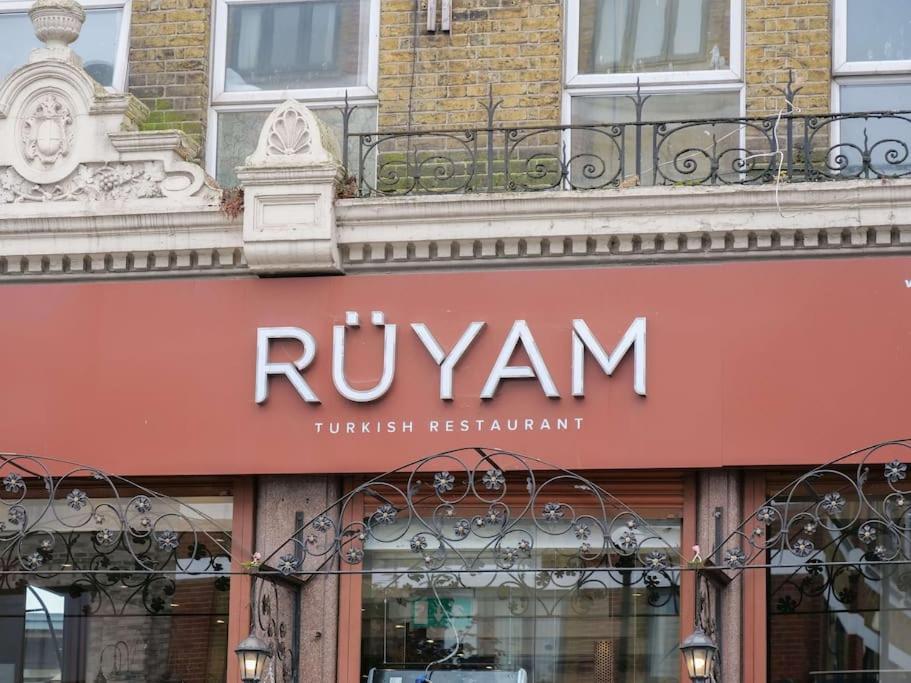Modern One Bedroom Flat In The Heart Of * Londra